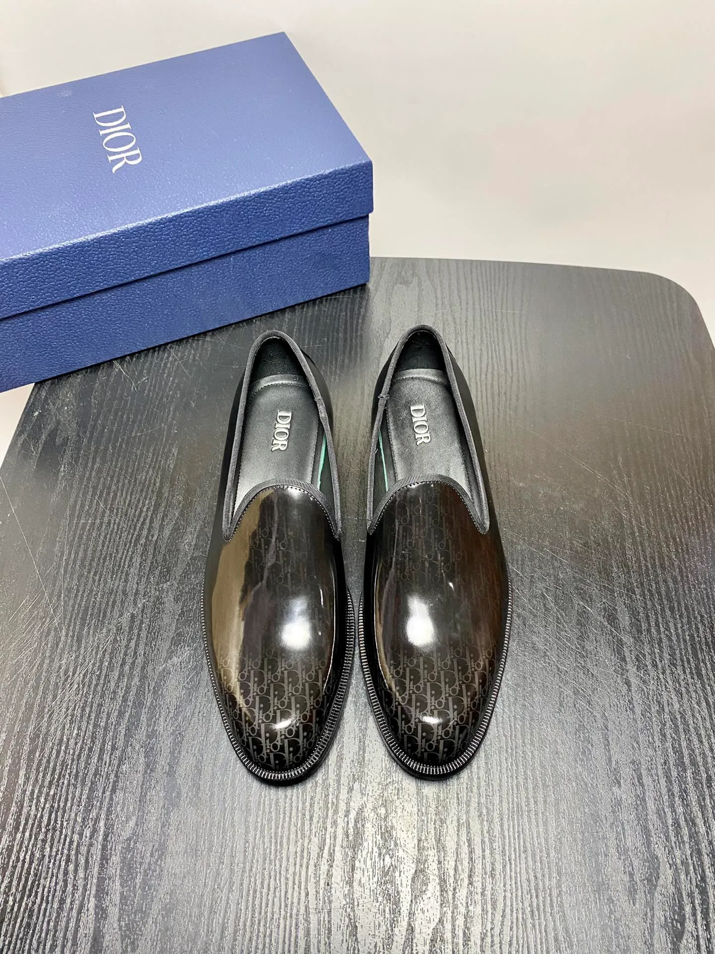 Men's shoes 💰960 Dior Derby shoes | Genuine leather sole formal leather shoes | Carefully crafted with open-edge beaded cowhide | Water-dyed cowhide lining | With classic lace-up closure | Exquisite embossed brand logo on the side | Glossy stacked heel design enhances style | Can be matched with formal or casual looks Size: 39-44 (customized at 38.45.46)